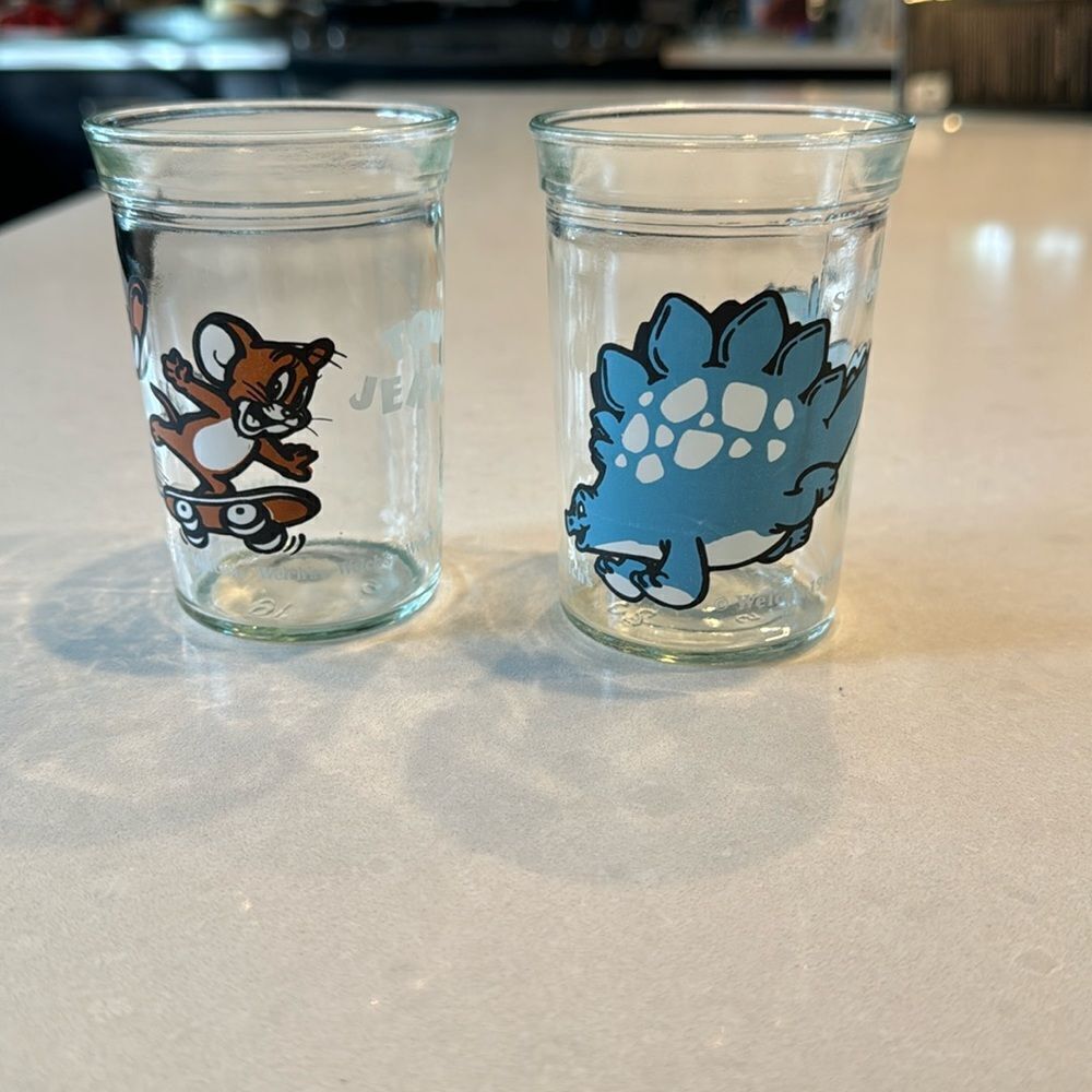 Tom jerry Welch glass 1990, stegosaurus Welch glass 1987, great shape fun gift.